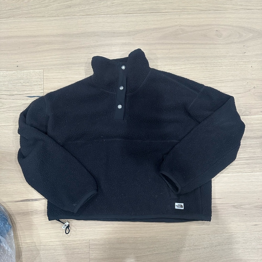 North face Sherpa pullover sweater size M